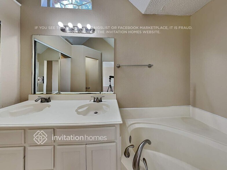 Building Photo - 1008 Sandy Creek Dr