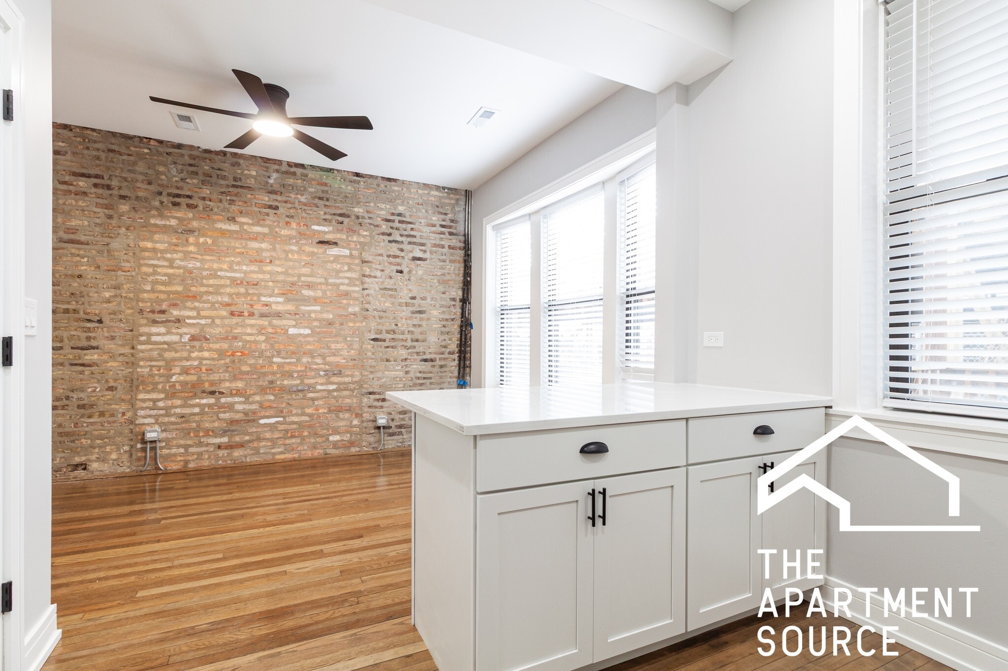 Building Photo - 3840 N Wilton Ave