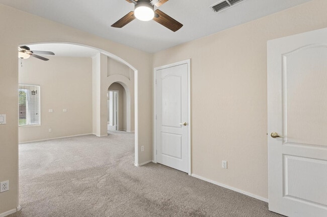 Building Photo - 921 E Montoya Ln