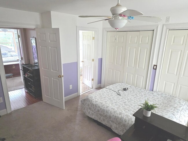 Building Photo - 913 Pleasant Valley Rd