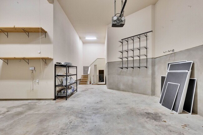 Building Photo - 7017 Via Dono Dr