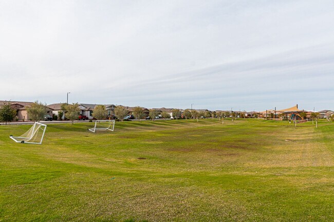 Building Photo - Home in Gated Community! Western Enclave! ...