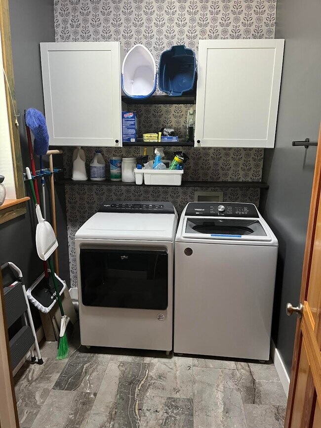 Building Photo - 82 Hidden Knoll Dr