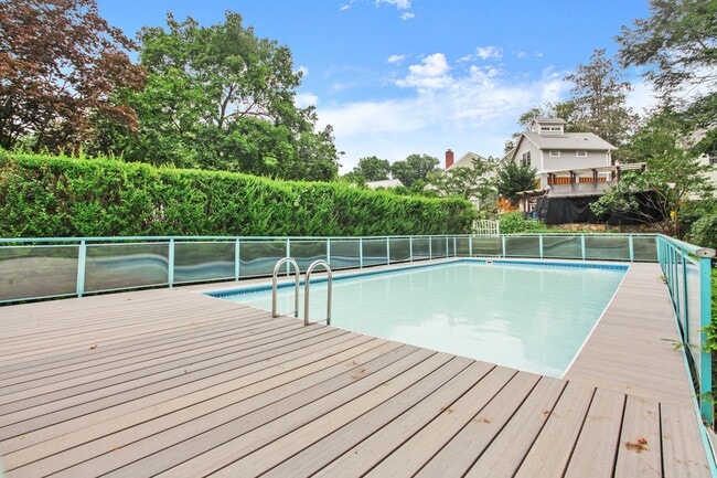 Building Photo - 149 Lake Ave