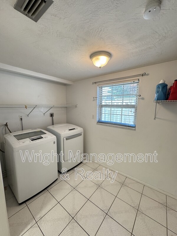 Building Photo - 10921 Norwood Ave