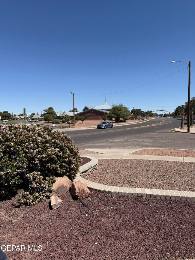 Building Photo - 12000 Ivory Gate Way