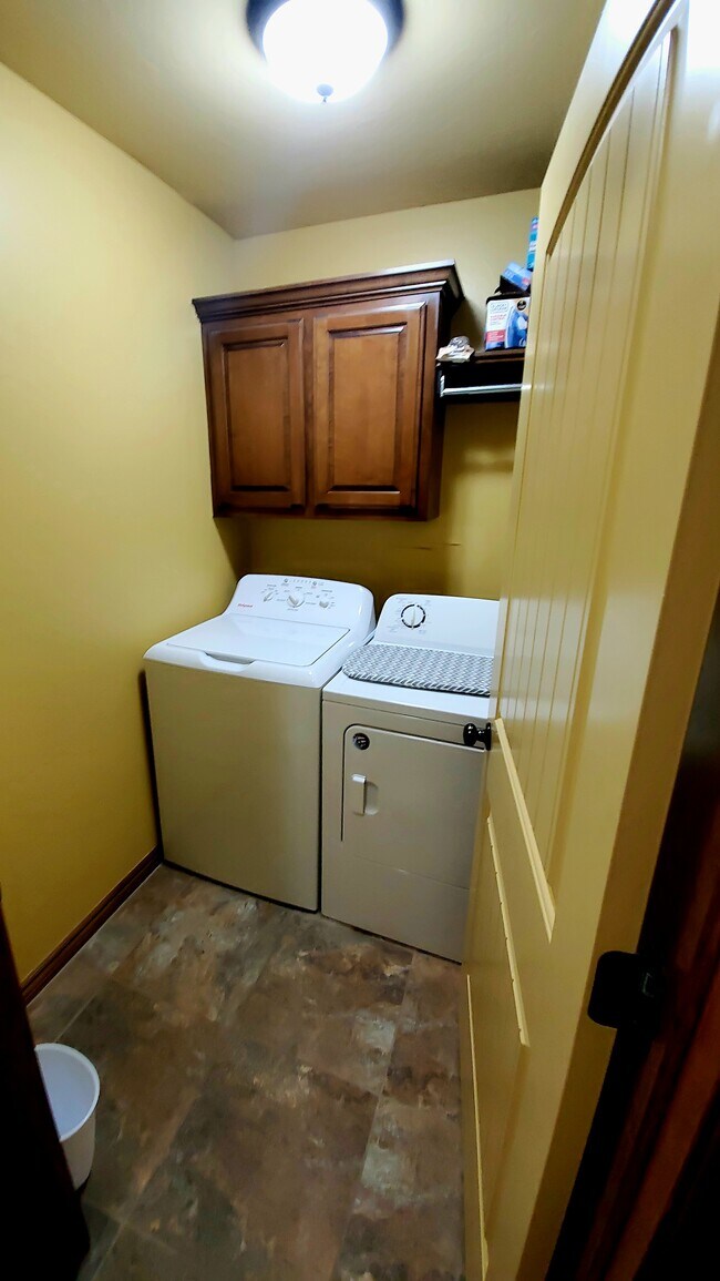 Building Photo - 605 SW 149th Pl