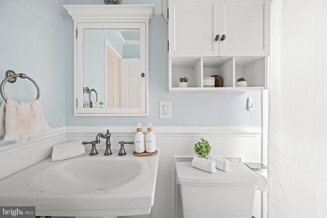 Building Photo - 3050 S Buchanan St