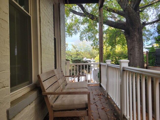 Building Photo - Charming 2 BR/1 BA Ground Level Condo Unit...