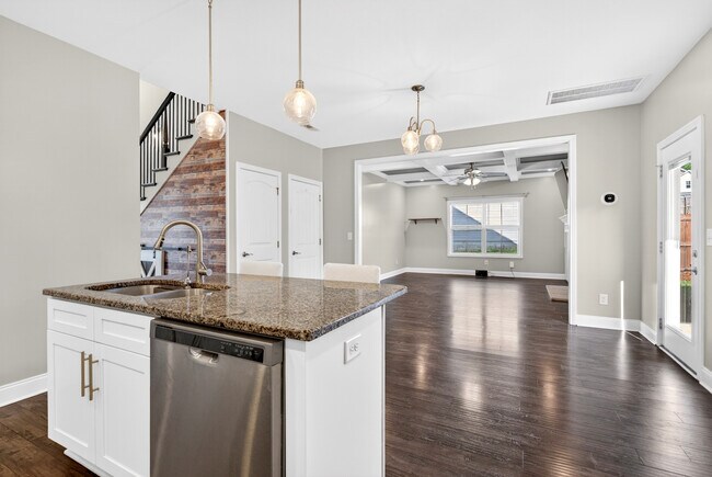Building Photo - 104 Woodtrace Ct