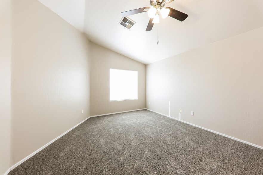 Building Photo - 1515 E South Fork Dr