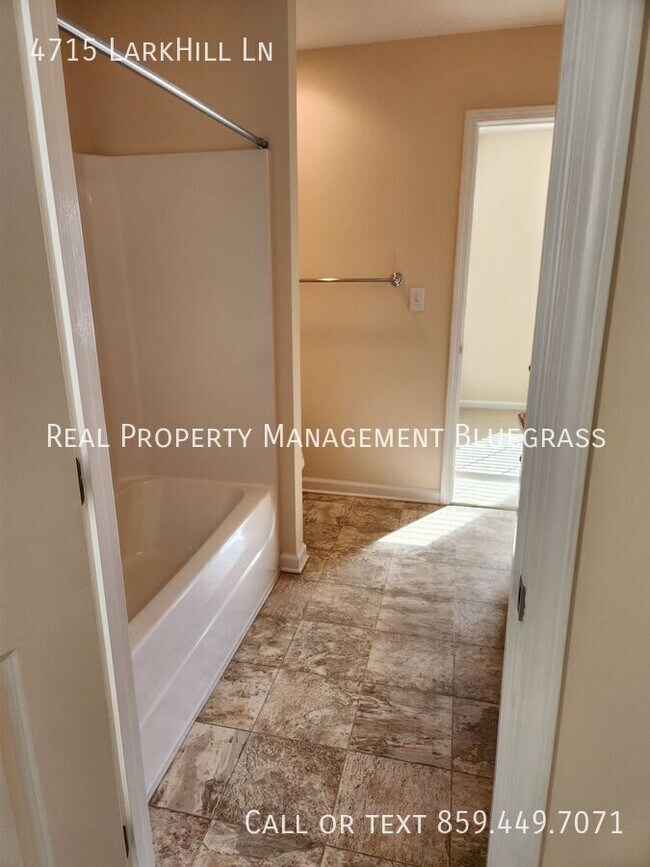 Building Photo - 4715 Larkhill Ln