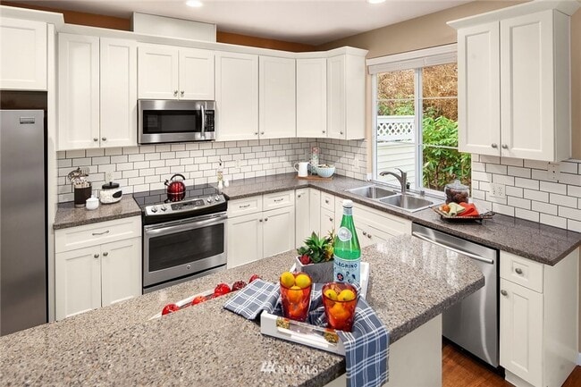 Building Photo - 3Bd/2.5Ba Bellevue Townhouse