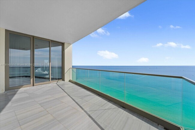 Building Photo - 17901 Collins Ave