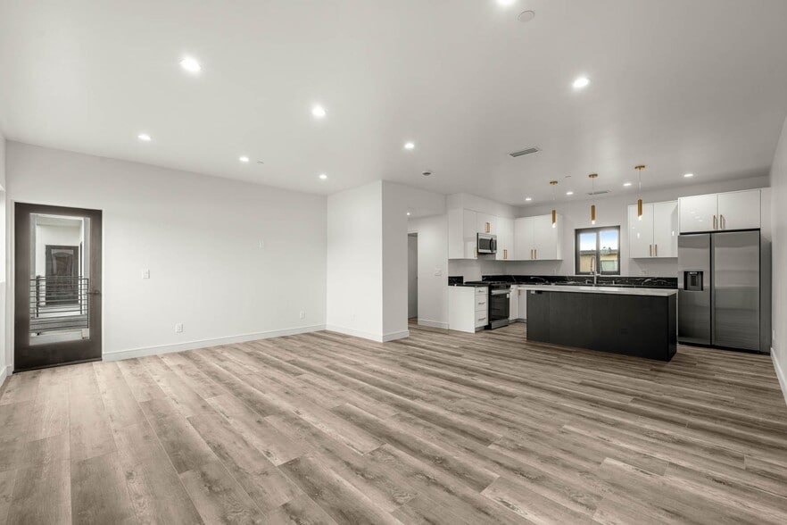 Building Photo - 1920 S Sherbourne Dr