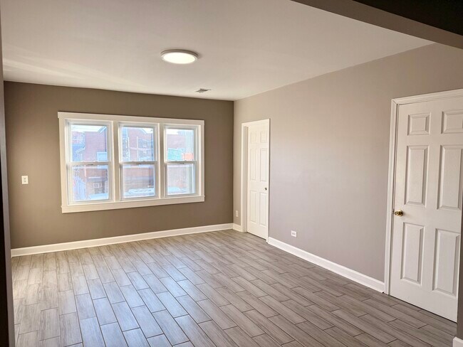 Building Photo - 2608 W Fullerton Ave