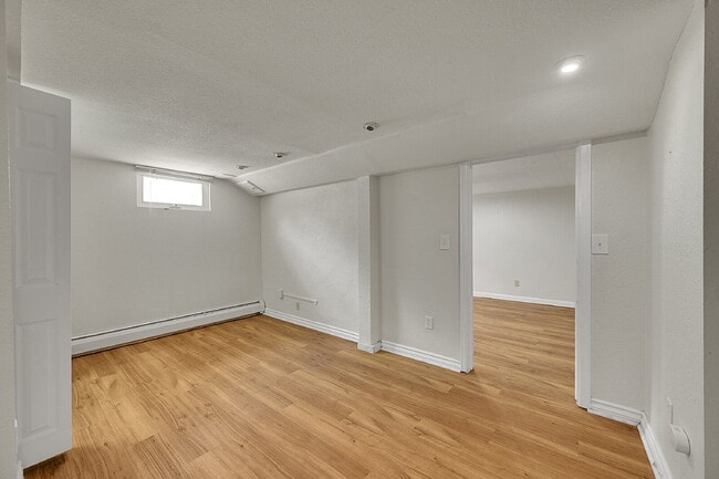 Building Photo - $3,195, 3-bed, 3-bath located in Denver wi...
