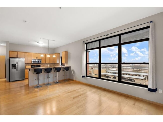 Building Photo - 270 4th St E