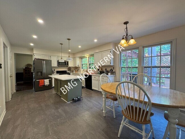 Building Photo - 10205 Daylily Ct