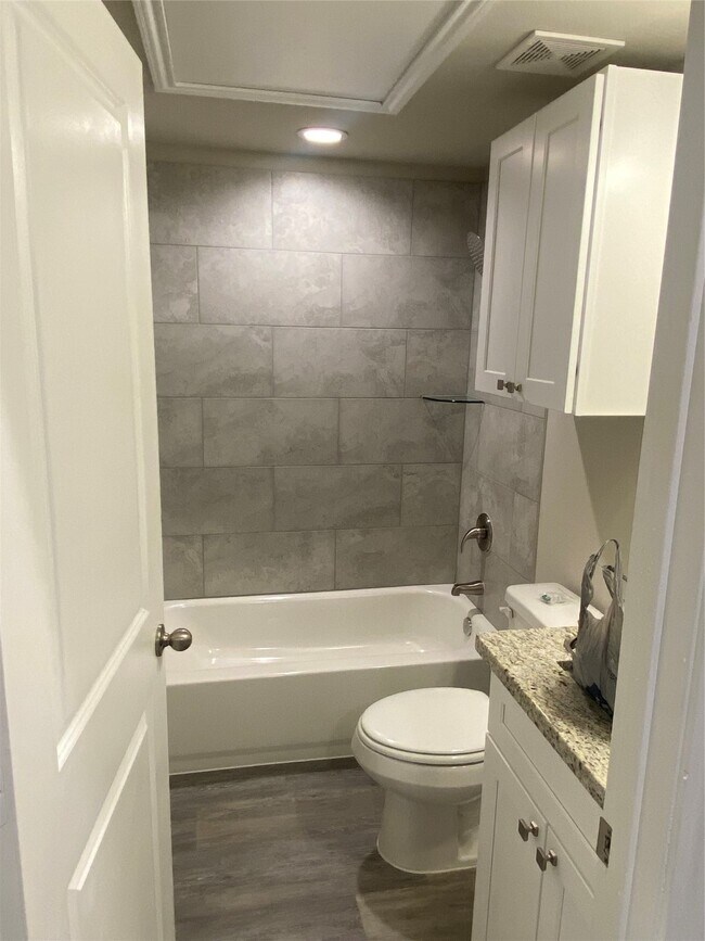 Building Photo - 9572 Darkwood St