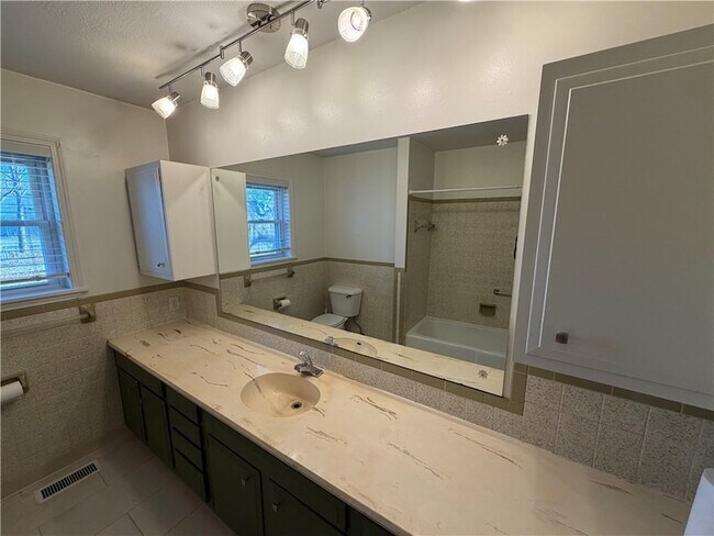 Building Photo - 2854 N Loxley Ave