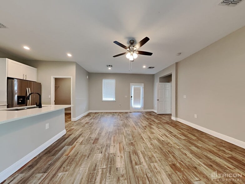 Building Photo - 3321 Buttonwood Ave
