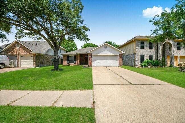 Building Photo - 16134 Coleburn Dr