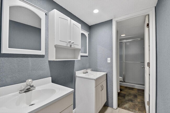 Building Photo - 320 Woodland Rd