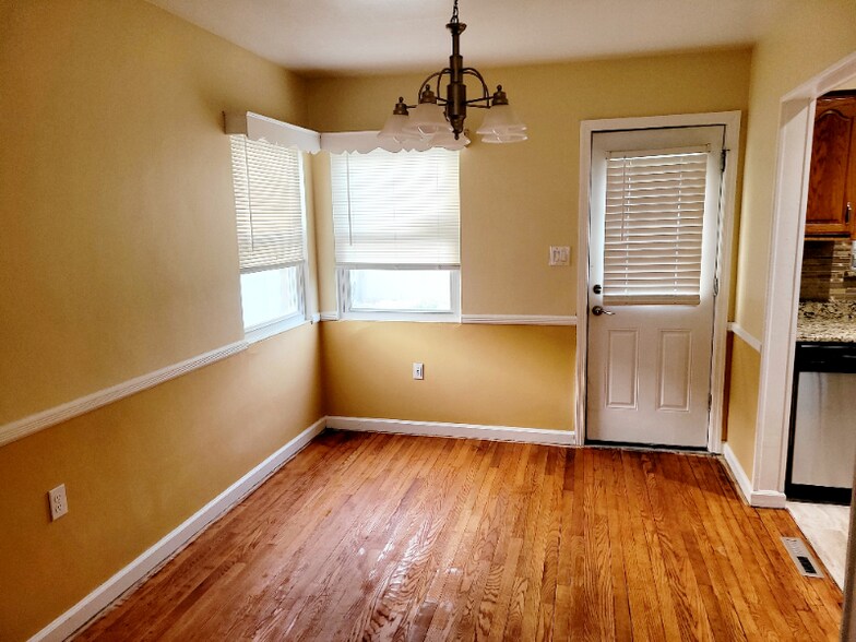 Building Photo - 972 Henhawk Rd