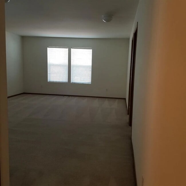 Building Photo - Beautiful 3 bed 2.5 ba house in highly desirable Liberty Ridge neighborhood