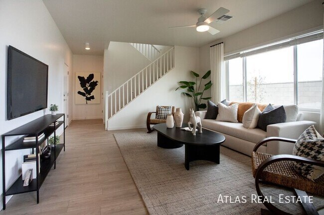 Building Photo - 1112 W Villa Theresa Dr