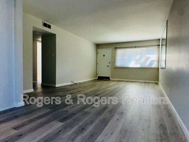 Building Photo - 3592 Payne Ave