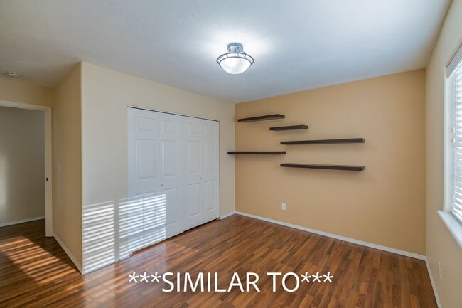 Building Photo - Two Bedroom Duplex in Great Neighborhood, Close to Schools! Pet Friendly!