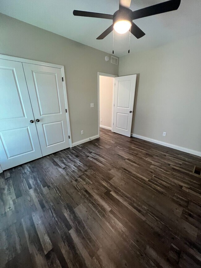 Building Photo - Spectacular newly remodeled home, next to the Square, Franklin, Ky