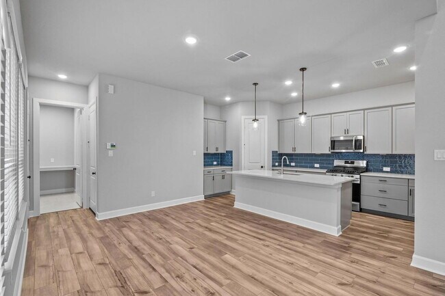 Building Photo - 1519 Noble Pk Dr