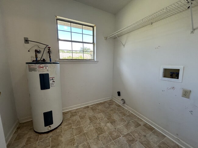 Building Photo - House for Rent