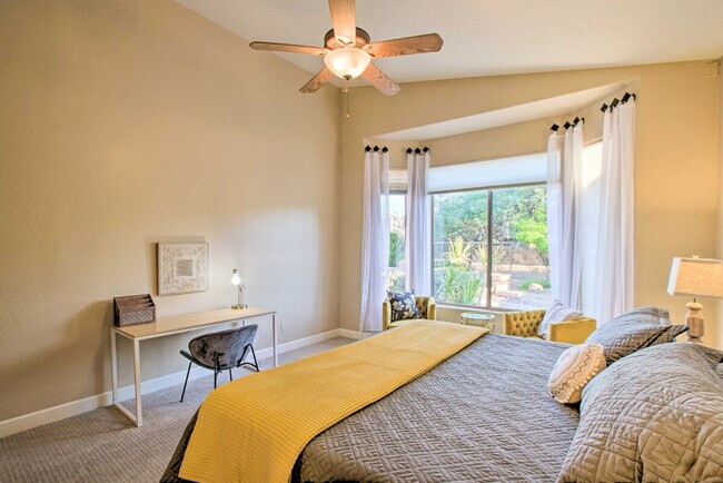 Building Photo - 3055 N Red Mountain