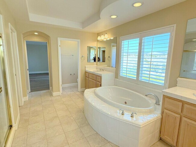 Building Photo - Former Model Home in Desirable Bridges Com...