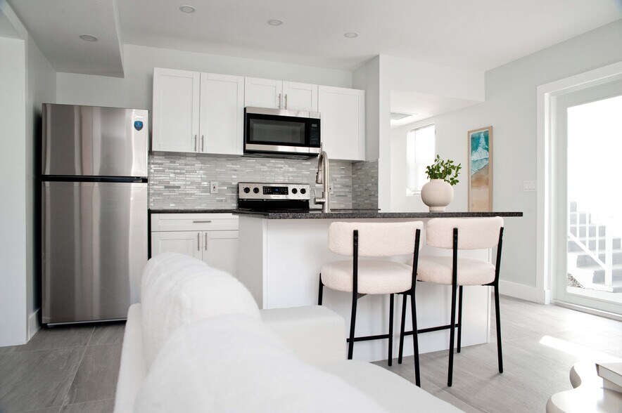 Building Photo - 4051 N Ocean Dr