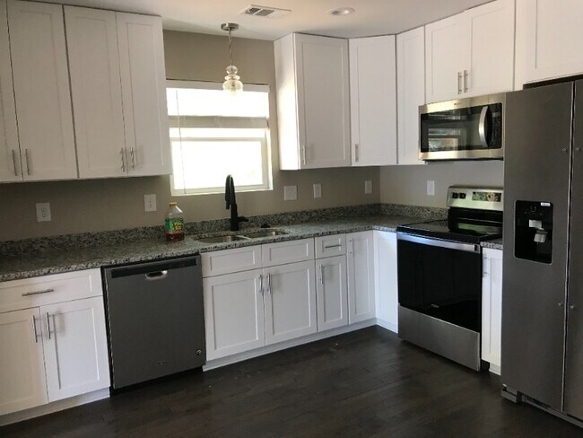 Building Photo - 1914 Double Log Cabin Rd