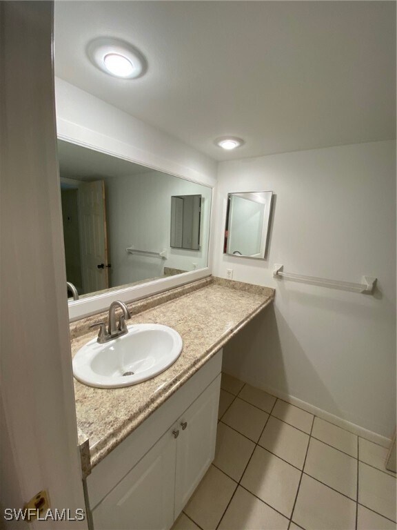 Building Photo - 5239 Cedarbend Dr