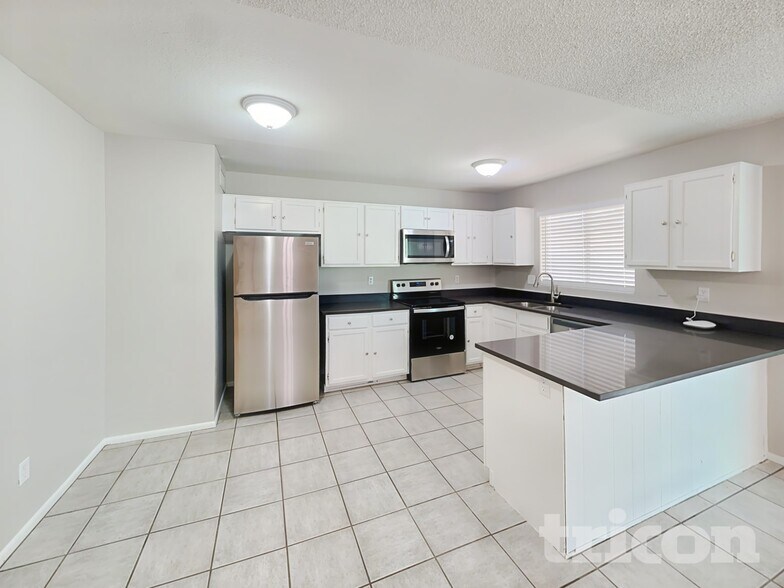 Building Photo - 18416 N 55th Dr