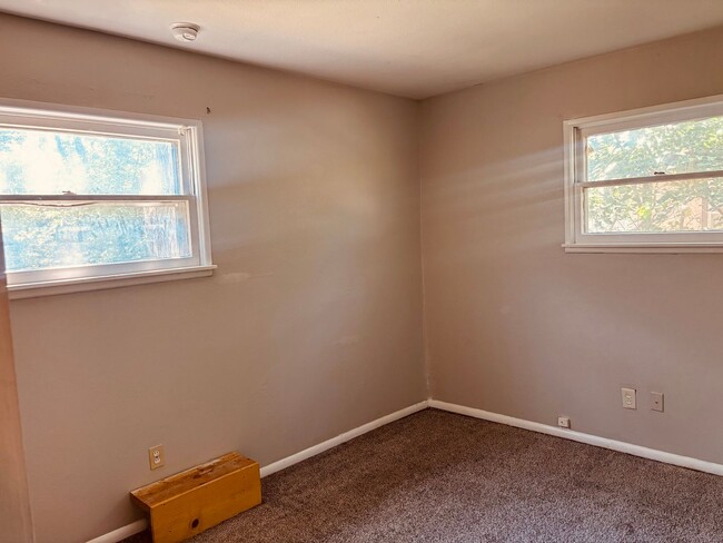 Building Photo - **Welcome home to this charming **3-bedroom, 1-bathroom ranch-style home** offering comfortable o...