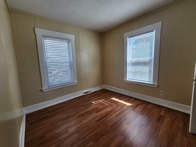 Building Photo - 395 Sherman Ave