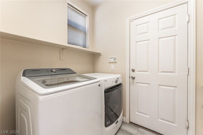 Building Photo - 9440 Highview Rock Ct