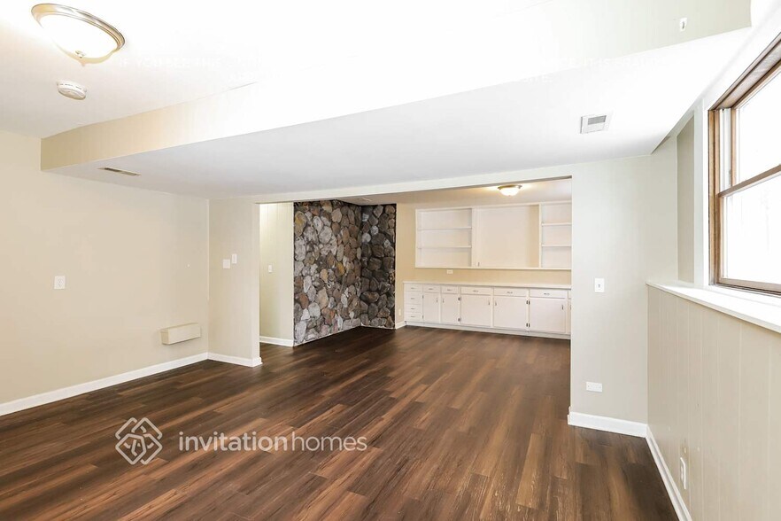 Building Photo - 42 Holly Dr