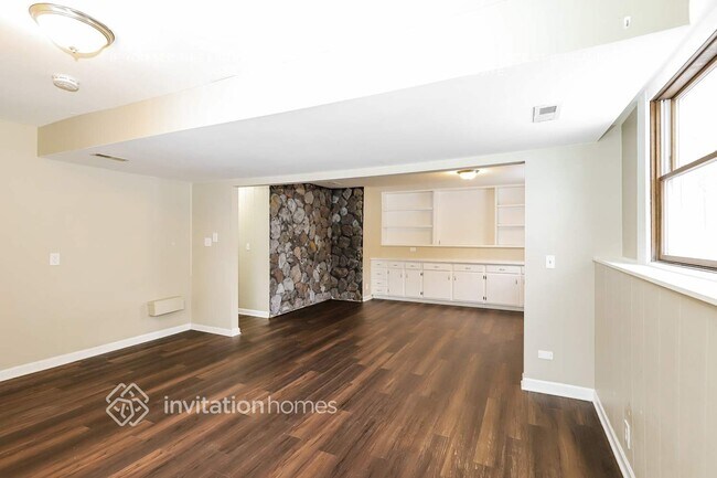 Building Photo - 42 Holly Dr