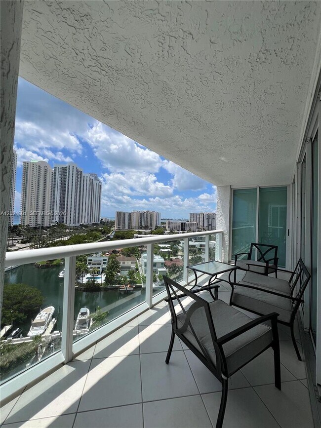 Building Photo - 16400 Collins Ave