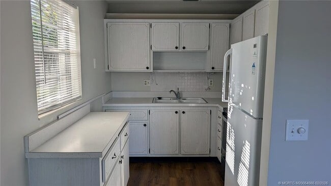 Building Photo - 2600 SE Ocean Blvd