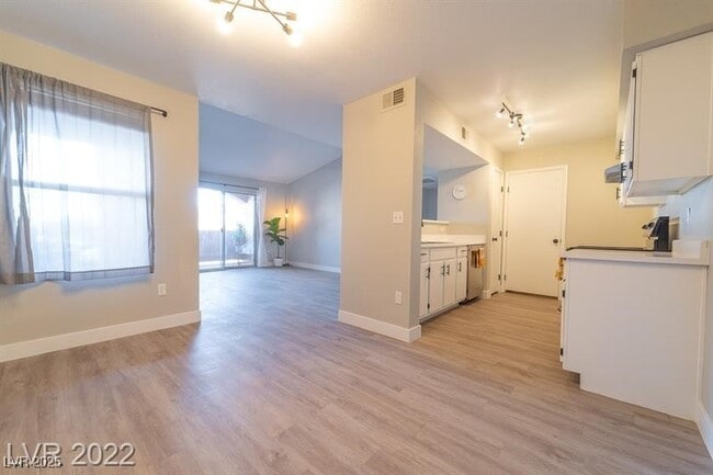 Building Photo - 8101 W Flamingo Rd